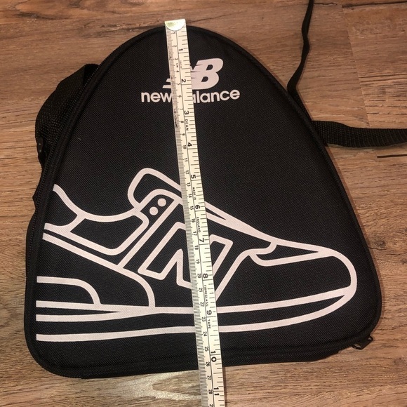 𝅺new Balance Black & White Outline Sneaker Lunch Bag w Strap - Picture 3 of 5